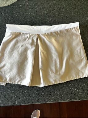 Tan Baby Bed Bed skirt 14 inch drop. Very nice clean home no smells.